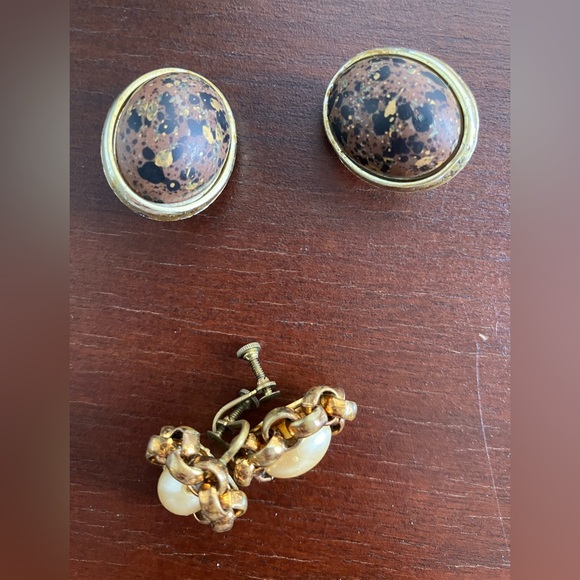 Lot of 8 pairs of vintage gold-tone and silver-tone women's earrings - Picture 5 of 7